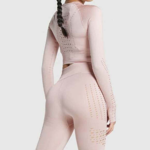 GLOW LONG SLEEVE SEAMLESS CROP TOP - Picture 3 of 7